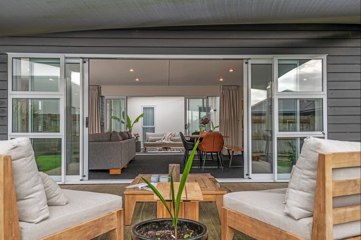 10 Monaco Grove, Fitzherbert, Palmerston North - Carousel 1