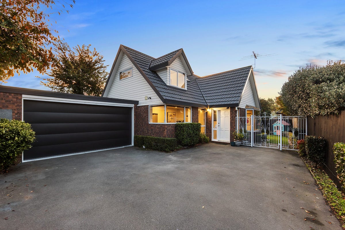 2/8 Galway Avenue, Bryndwr, Christchurch - Carousel 1
