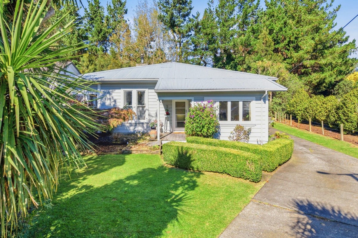 55 Honore Drive, Linton, Palmerston North - Carousel 1