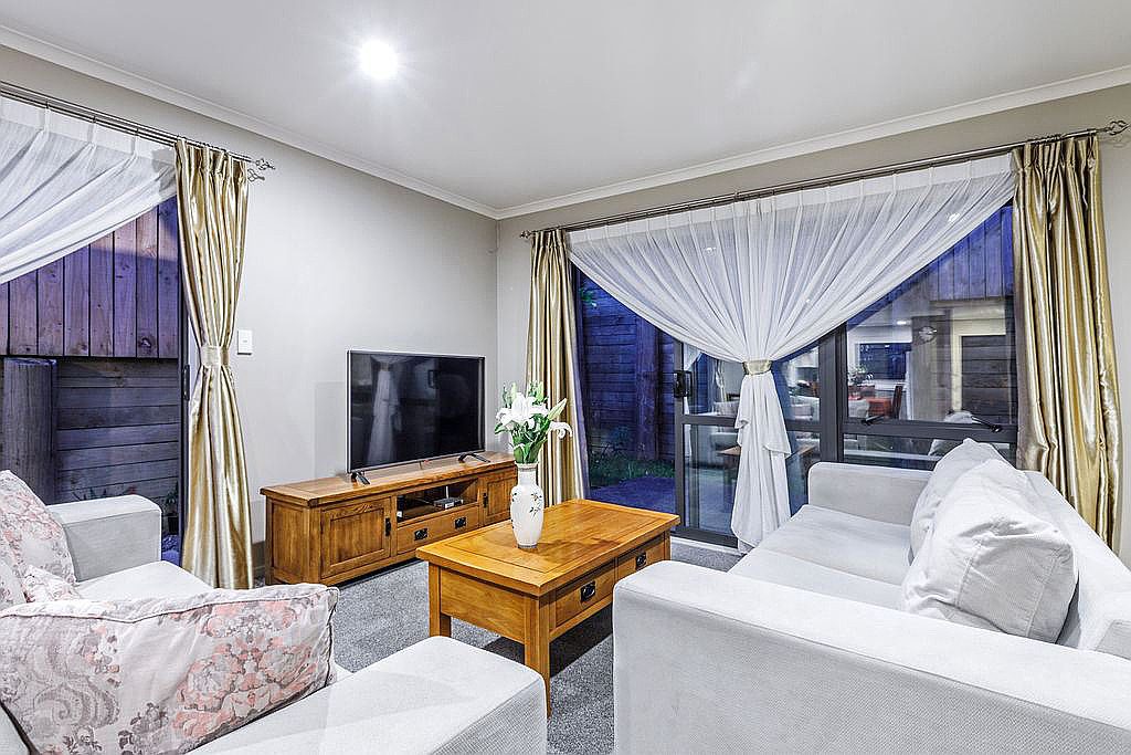 40 Springvale Drive, Fairview Heights, Auckland - Carousel 2