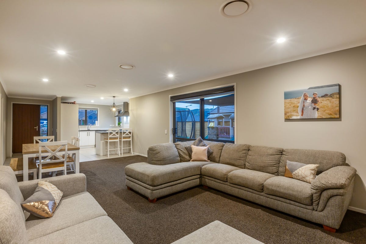 1 Genoa Place, Whitby, Porirua - Carousel 2
