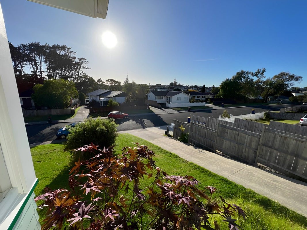20 Thornlow Street, Glendene, Auckland - Carousel 10