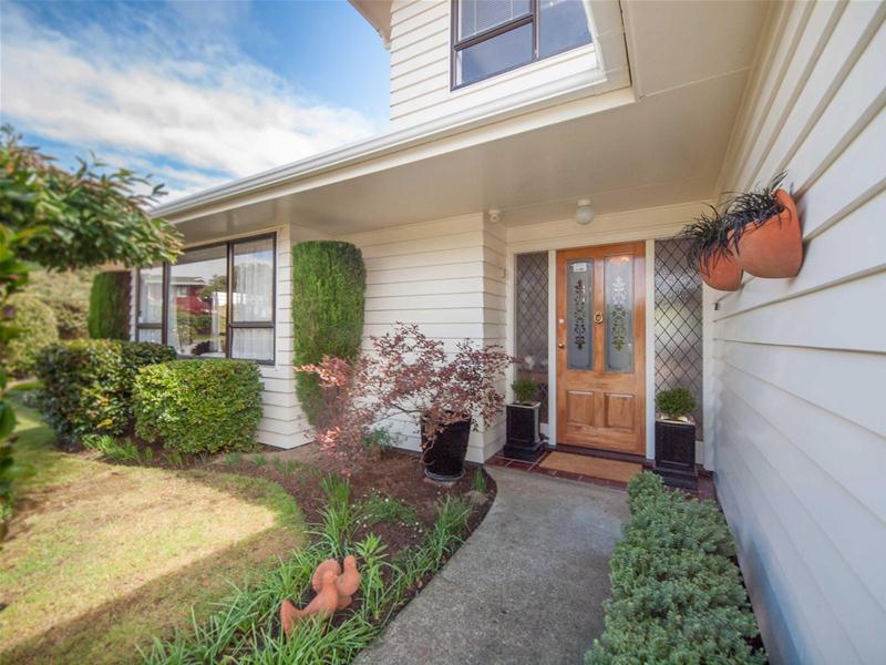 3 Wantwood Grove, Churton Park, Wellington - Carousel 2