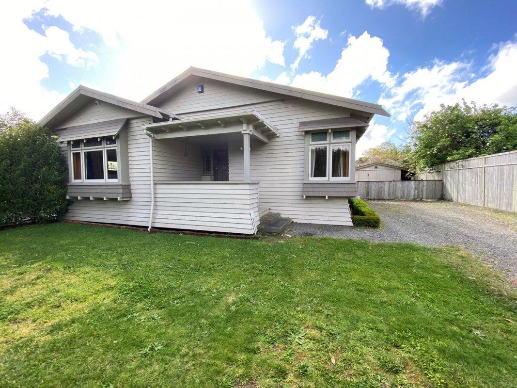 21 Knowles Street, Terrace End, Palmerston North - Carousel 1
