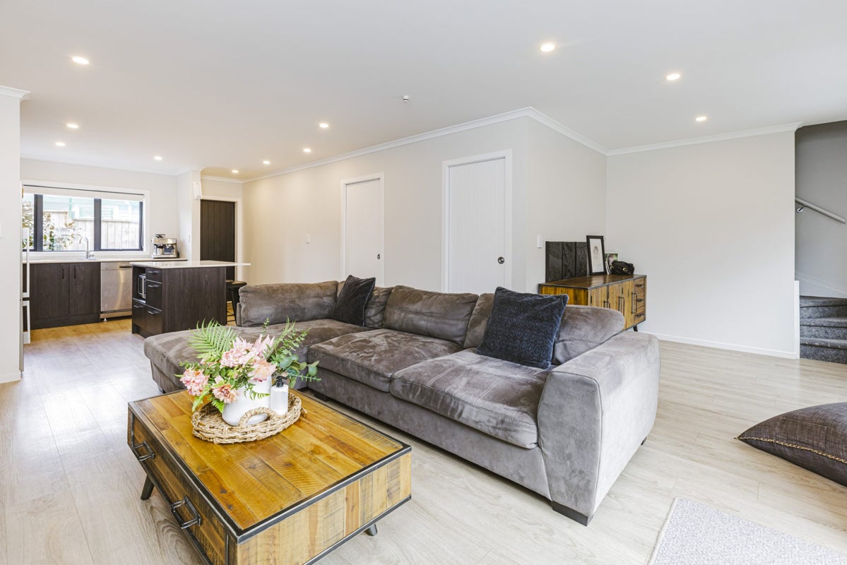 2/81 Pilkington Road, Panmure, Auckland - Carousel 2