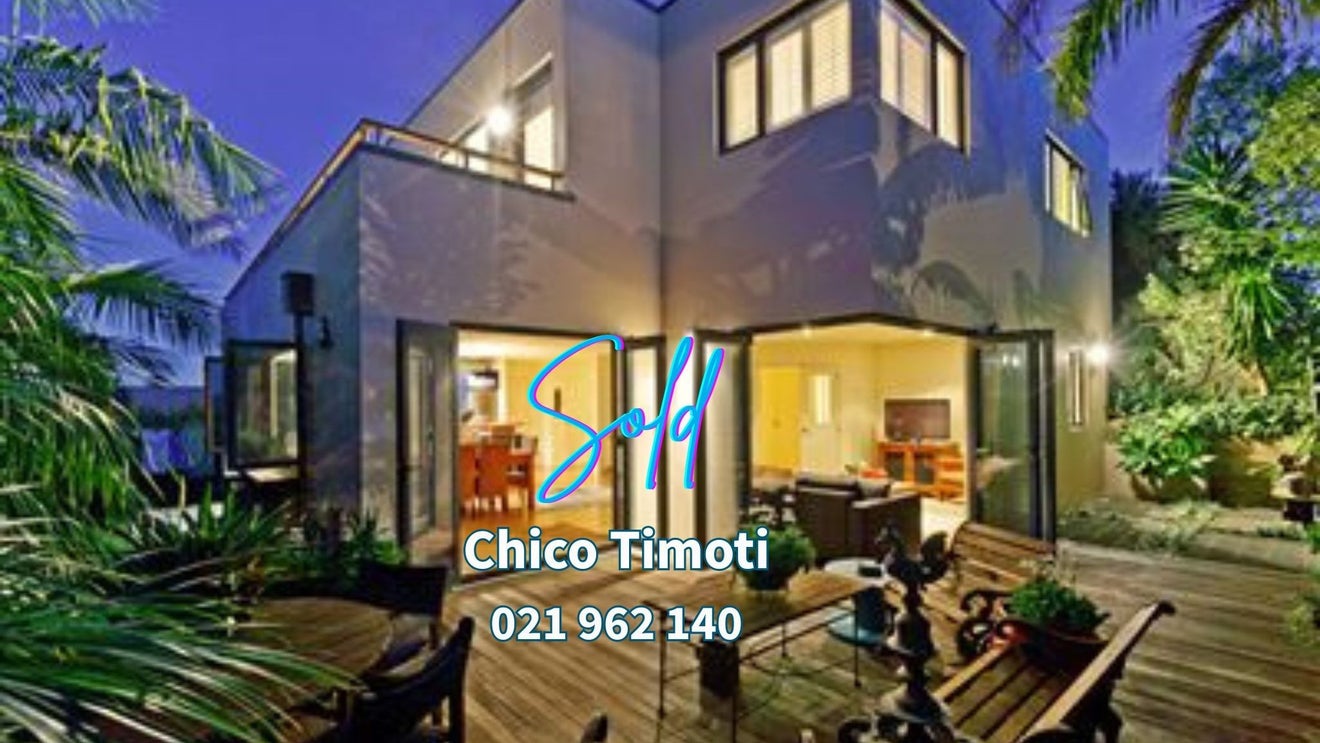 2/5 Dallinghoe Crescent, Milford, Auckland - Carousel 1