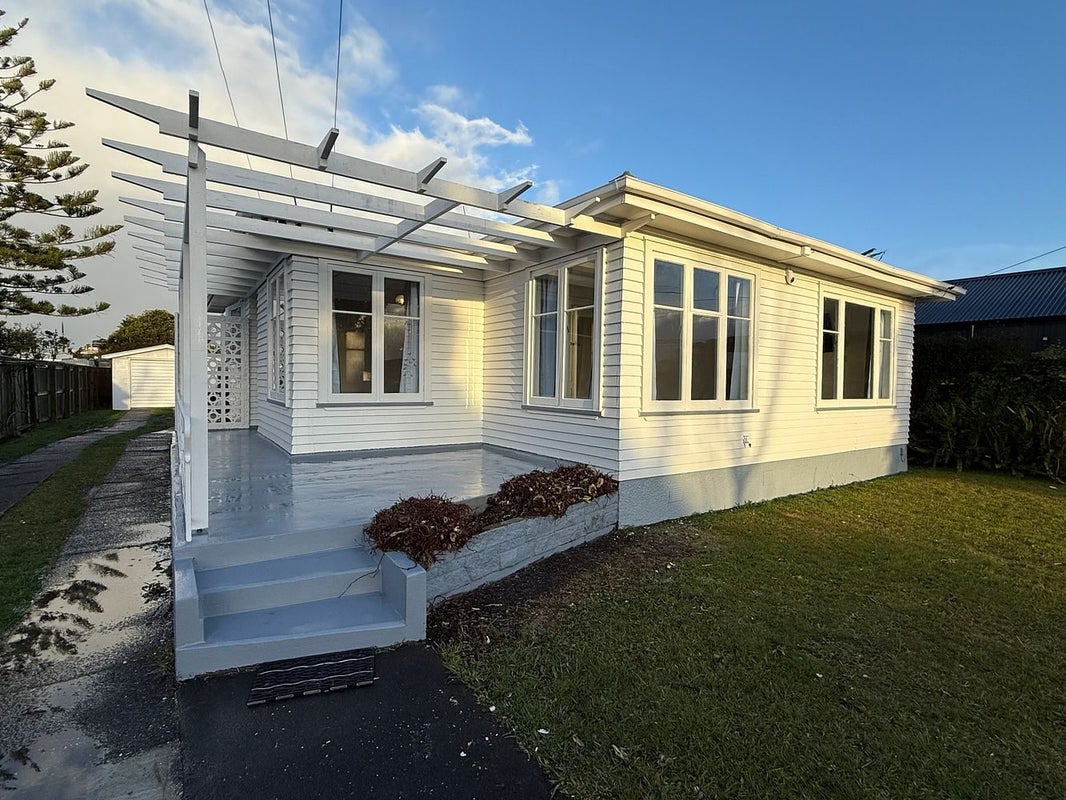 17 Peachgrove Road, Te Atatu Peninsula, Auckland - Carousel 1