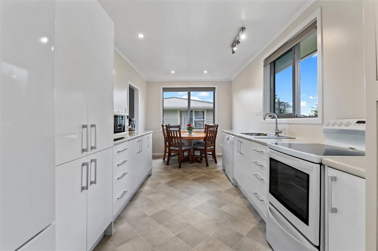 8 Mount View Drive, Mangakakahi, Rotorua - Carousel 1