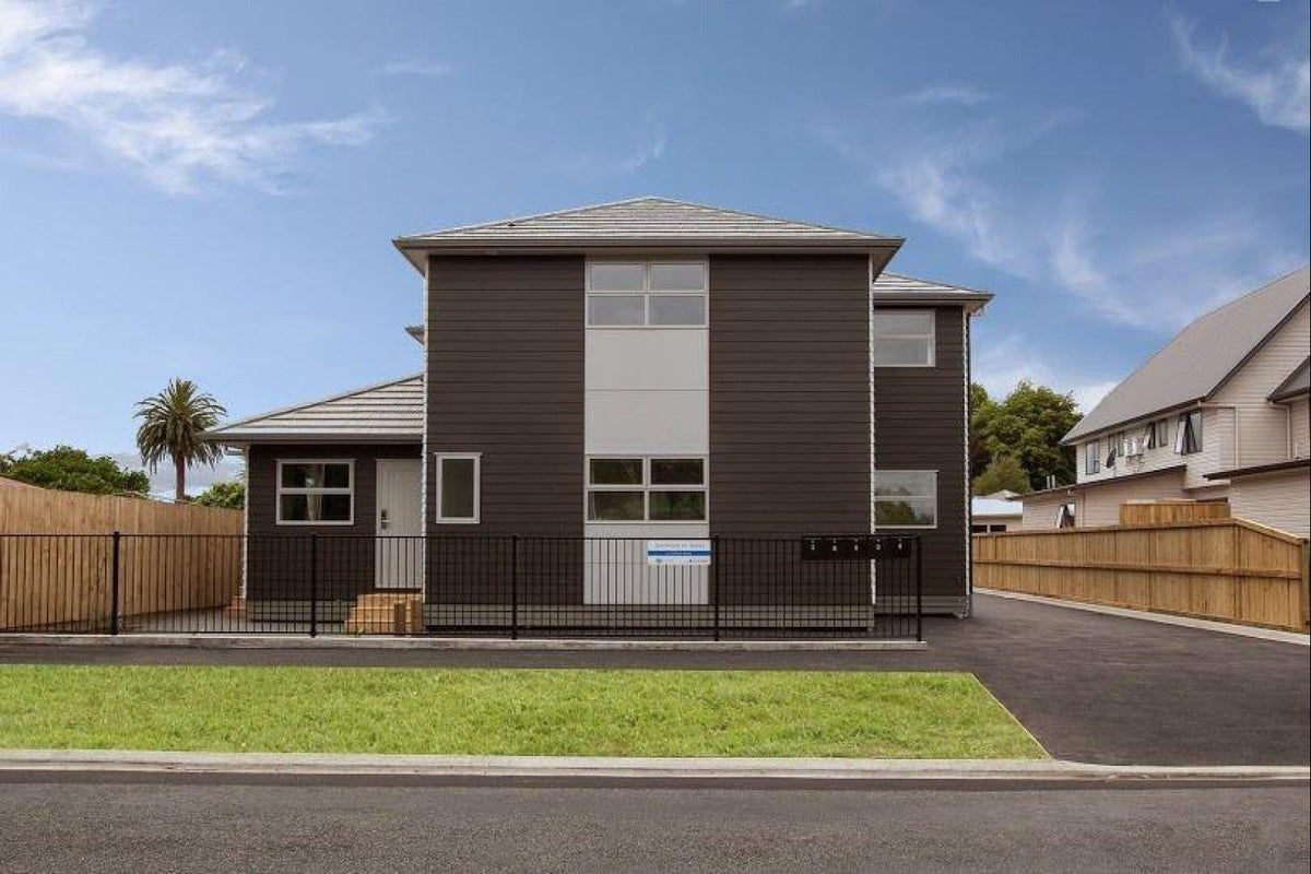 1 Helena Road, Hillcrest, Hamilton - Carousel 1