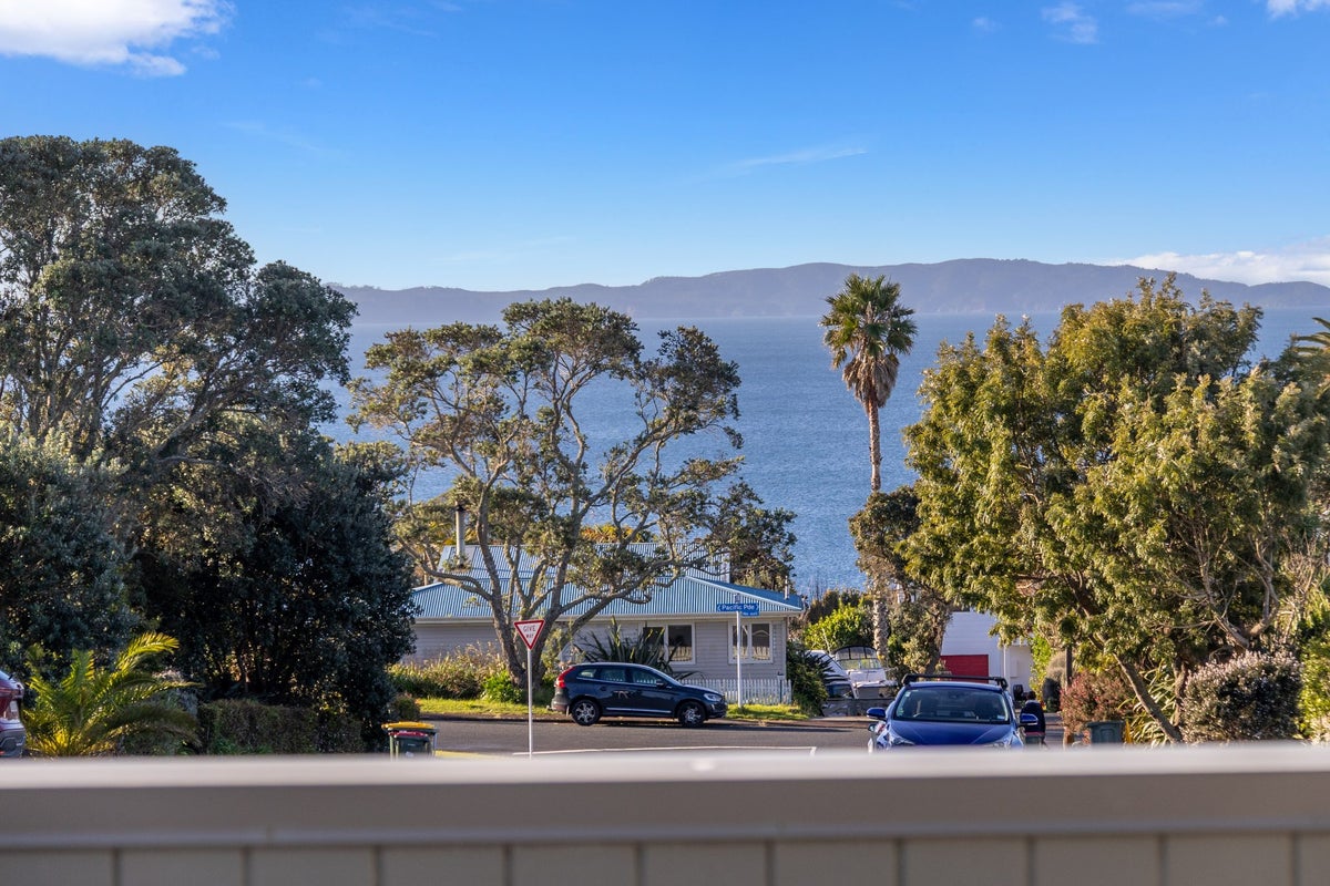 1391 Whangaparaoa Road, Army Bay, Whangaparaoa - Carousel 1