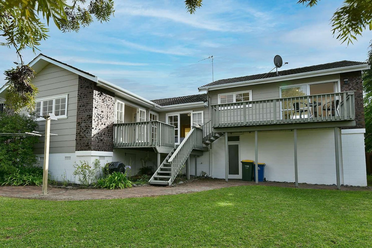 17 Stapleford Crescent, Browns Bay, Auckland - Carousel 1