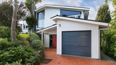 6 Rosehaugh Avenue, Karori, Wellington - Carousel 1