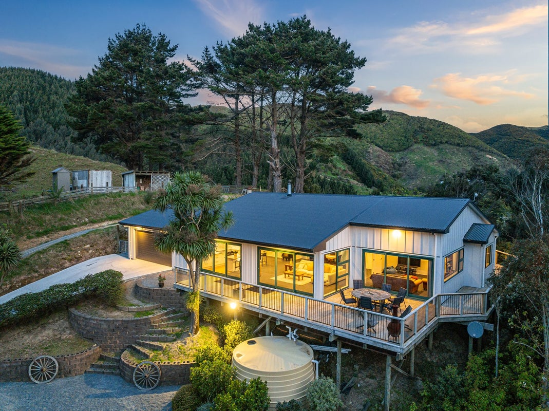 1142 Paekakariki Hill Road, Paekakariki Hill, Porirua - Carousel 1