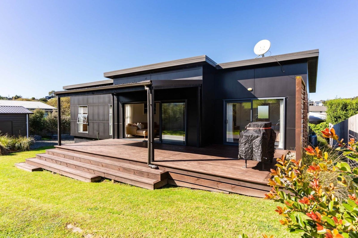 13 Te Whai Street, Mangawhai Heads, Kaipara, Northland - Carousel 1