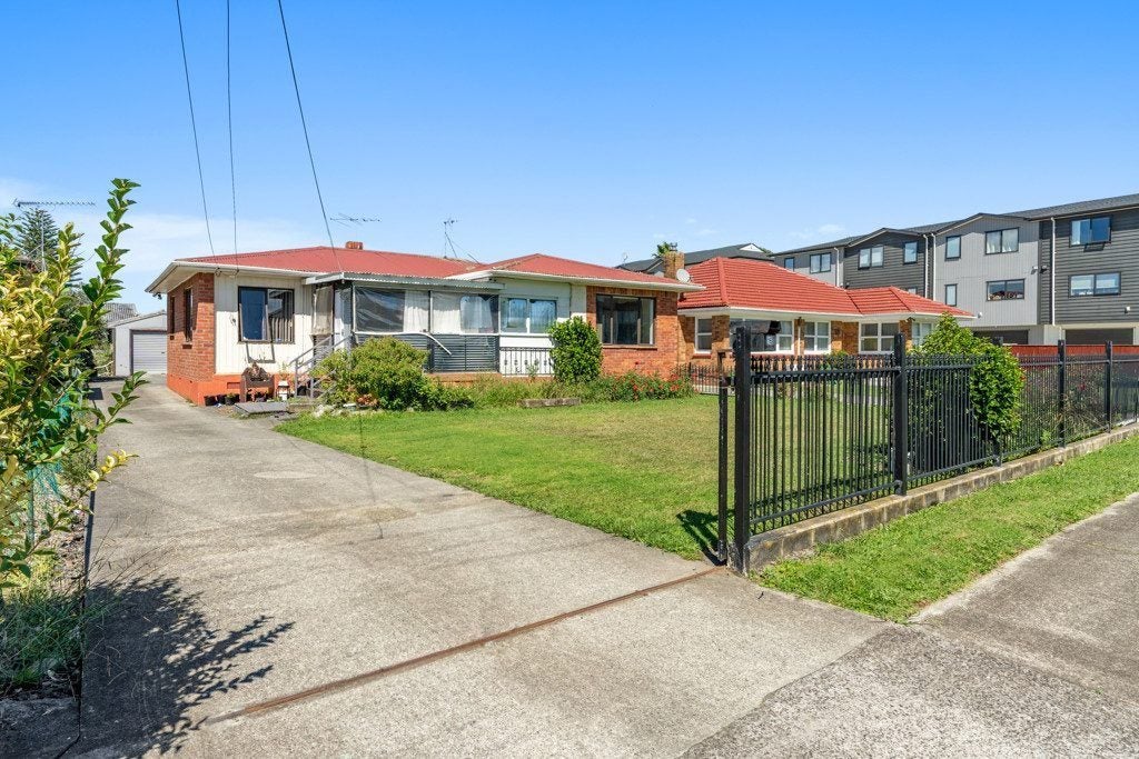 16 Charles Street, Papatoetoe, Auckland - Carousel 2