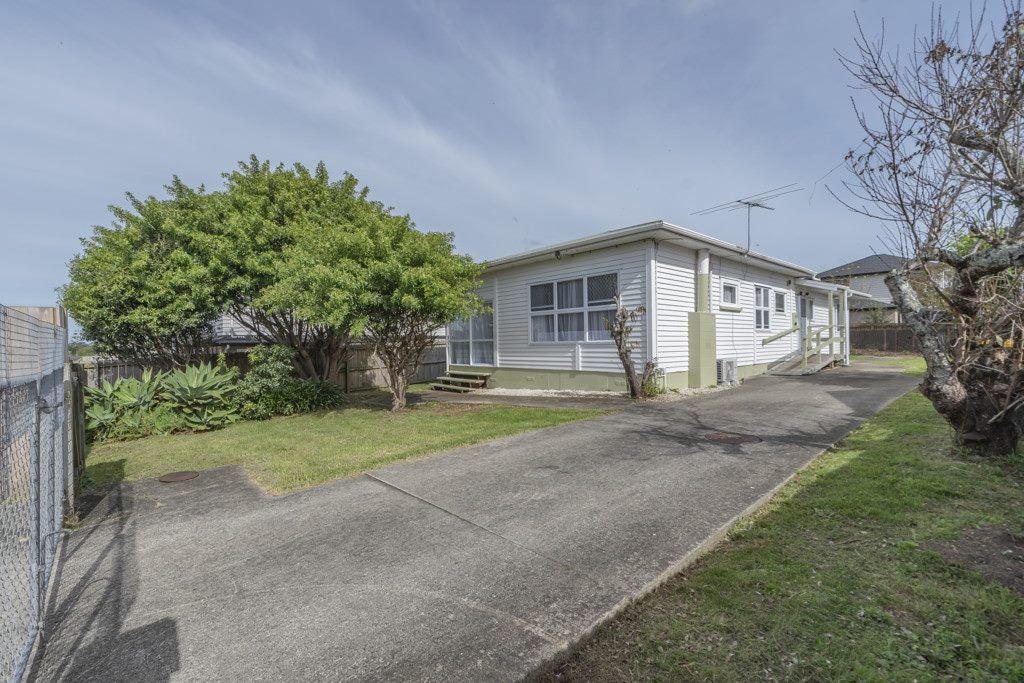 18 Lane Road, Weymouth, Auckland - Carousel 1