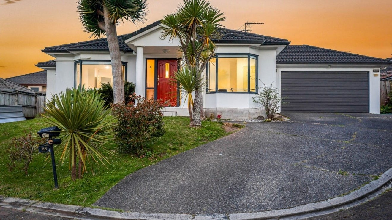 28 Carnelian Court, Westgate, Auckland - Carousel 1