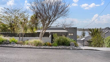 53 Ardern Avenue, Stanmore Bay, Whangaparaoa - Carousel 1