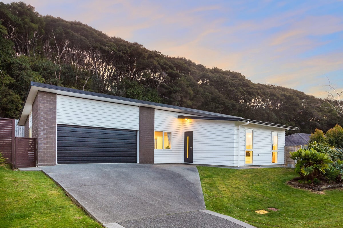 11 Banks Boulevard, Whitby, Porirua - Carousel 33