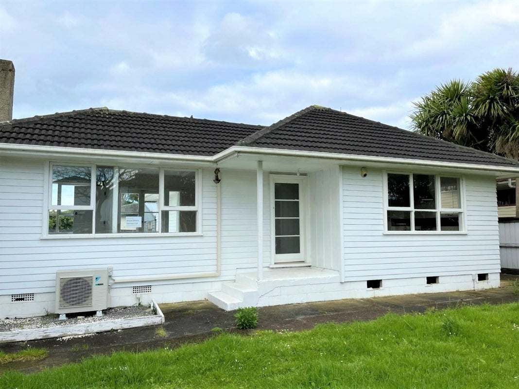 14 Friesian Drive, Mangere, Auckland - Carousel 2