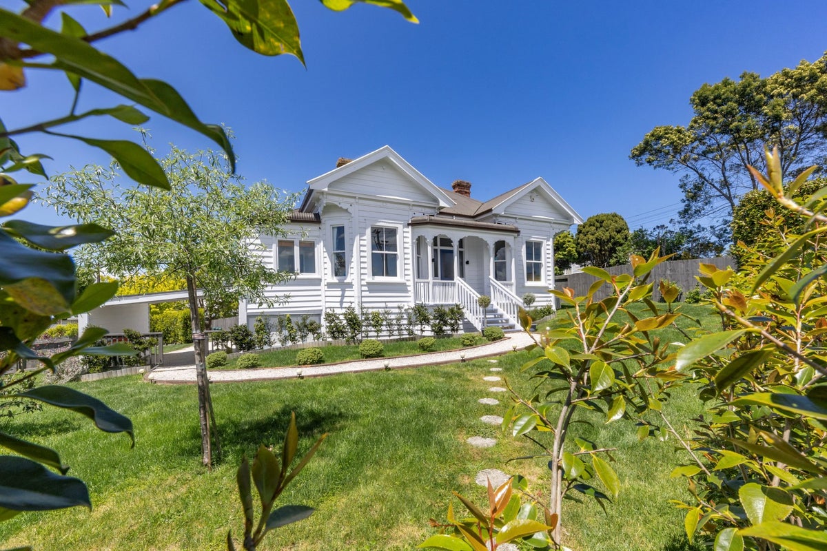 38 West Coast Road, Glen Eden, Auckland - Carousel 1