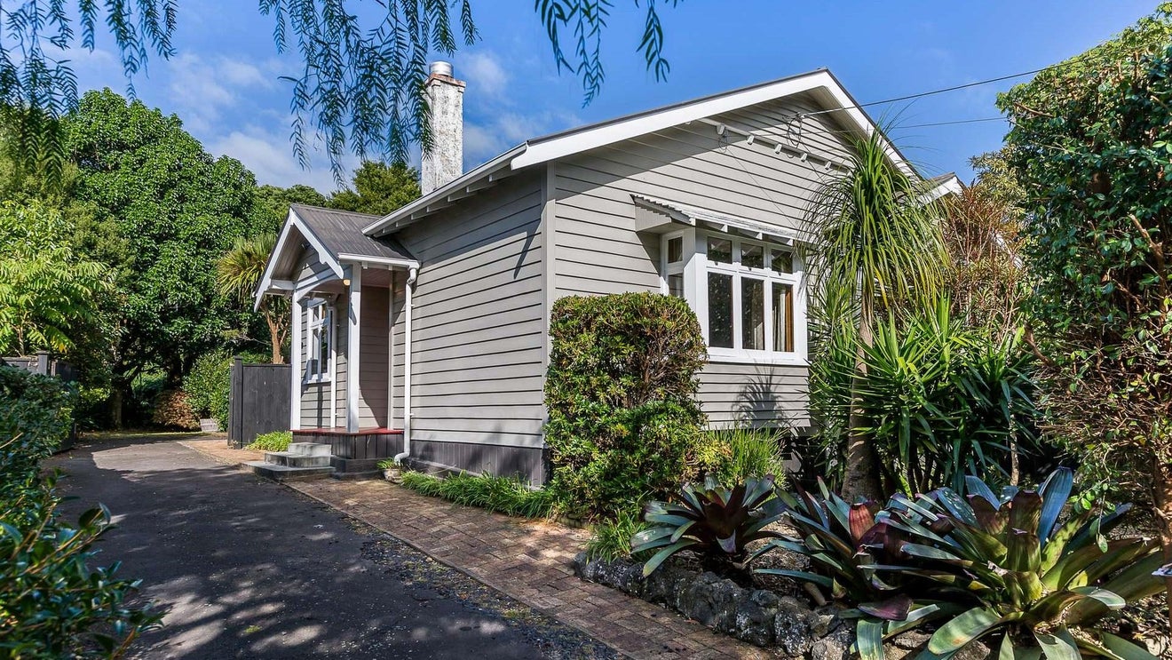 48 Malvern Road, Morningside, Auckland - Carousel 1