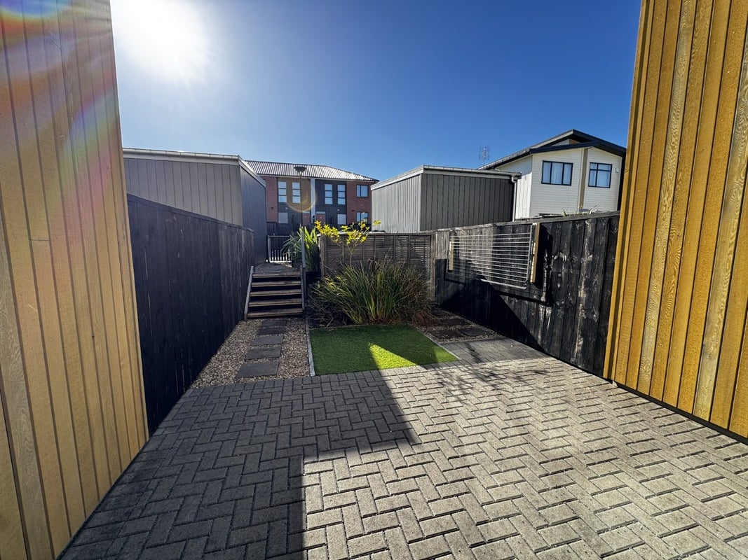 12 Kapia Road, Westgate, Auckland - Carousel 10