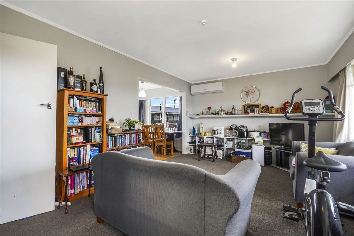 39 Carrington Avenue, Hillcrest, Hamilton - Carousel 10