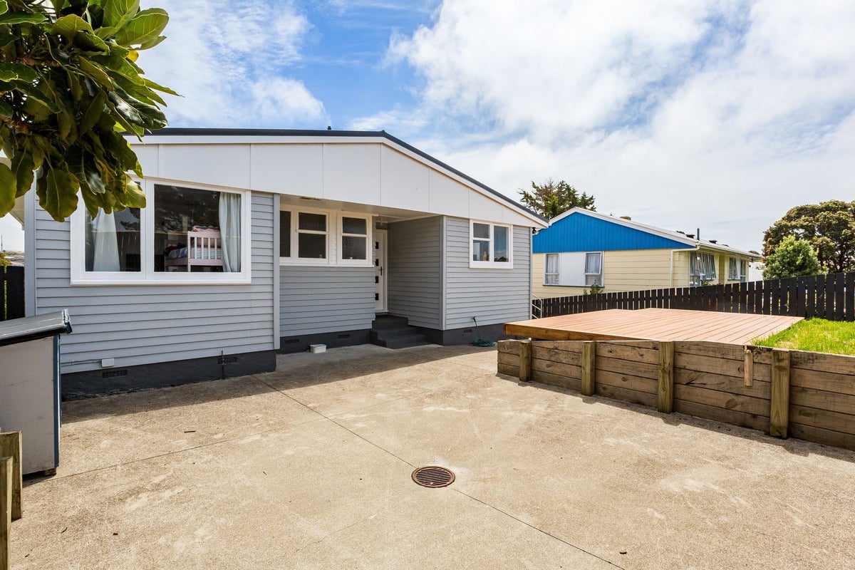 16 Sasanof View, Ascot Park, Porirua - Carousel 33