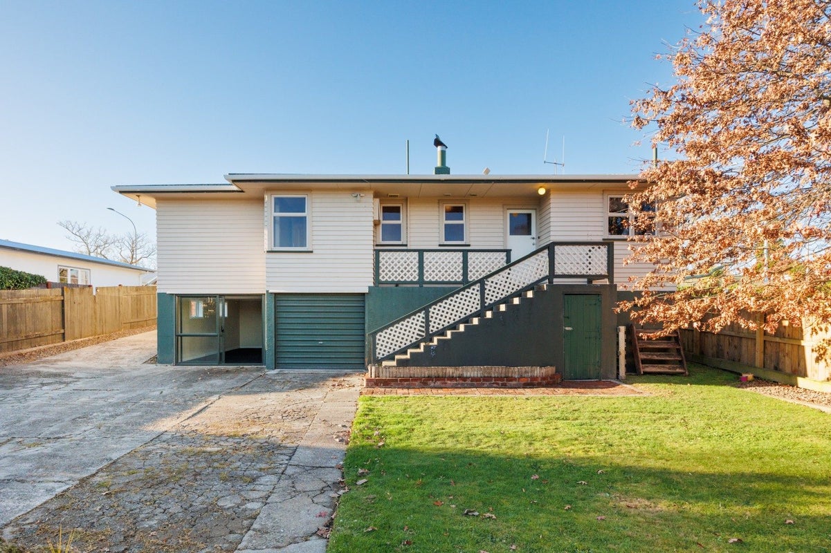 392 Ruahine Street, Terrace End, Palmerston North - Carousel 1