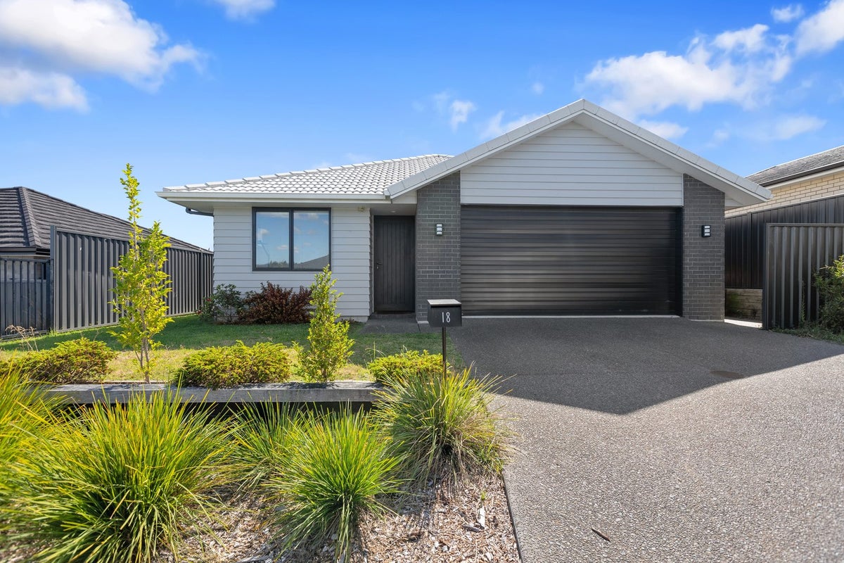 18 Pioneer Crescent, Warkworth - Carousel 1