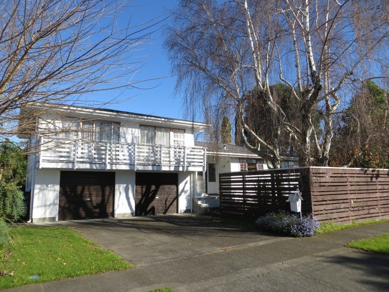 2 Kent Crescent, Awapuni, Palmerston North - Carousel 1