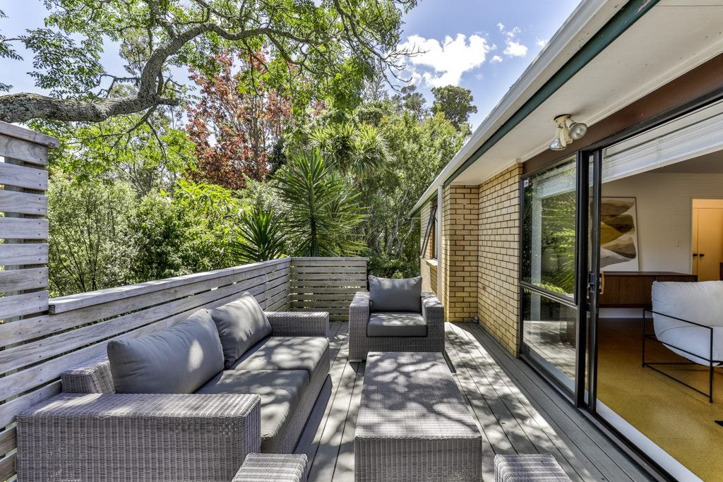 11 Woodfern Crescent, Titirangi, Auckland - Carousel 1