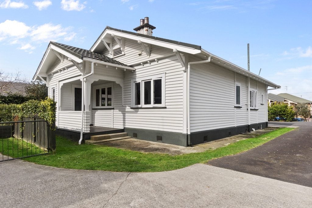 77A Clyde Street, Hamilton East, Hamilton - Carousel 1
