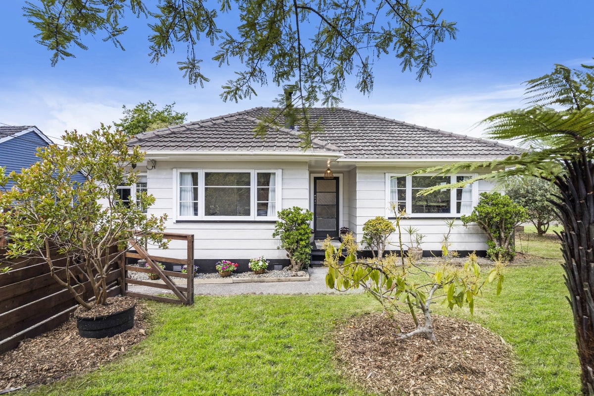 1095 Coatesville-Riverhead Highway, Riverhead, Riverhead - Carousel 1