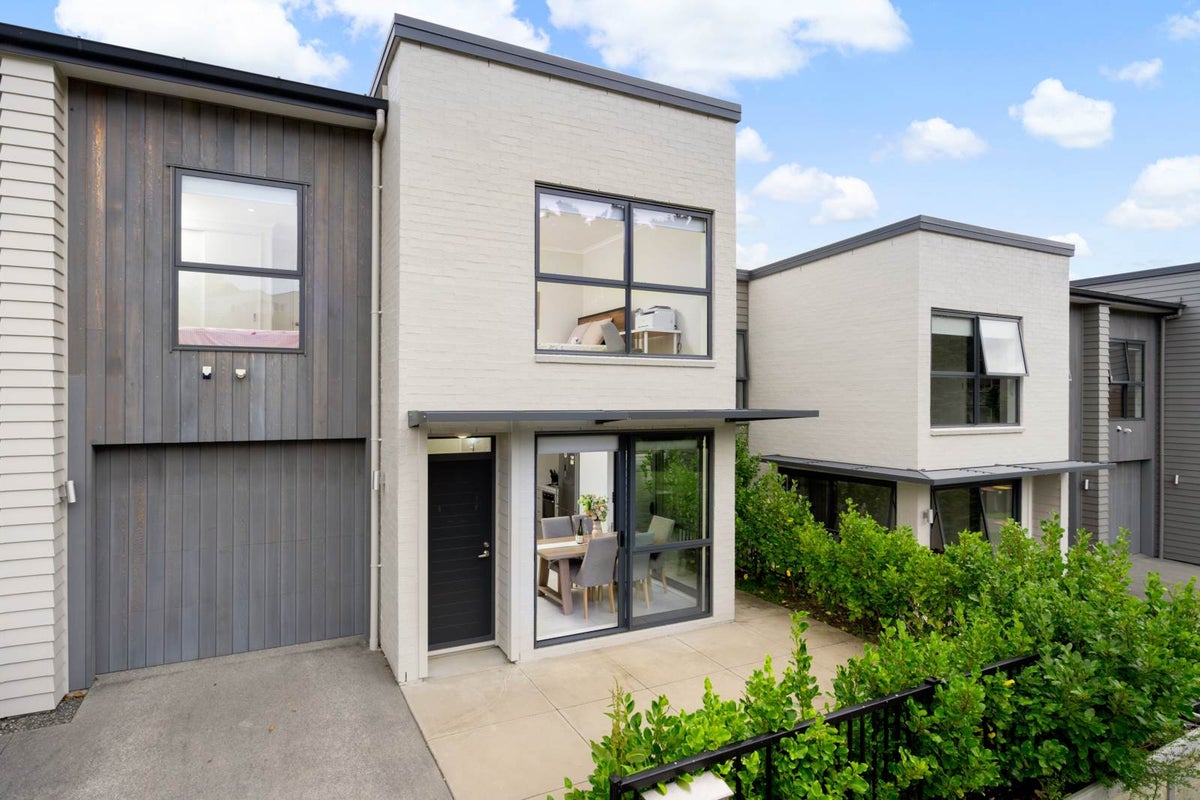 33 Matairangi Avenue, Totara Heights, Auckland - Carousel 2