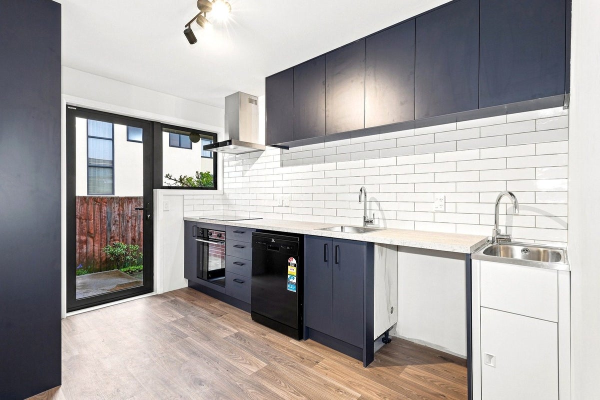 39 Hills Road, Edgeware, Christchurch - Carousel 2