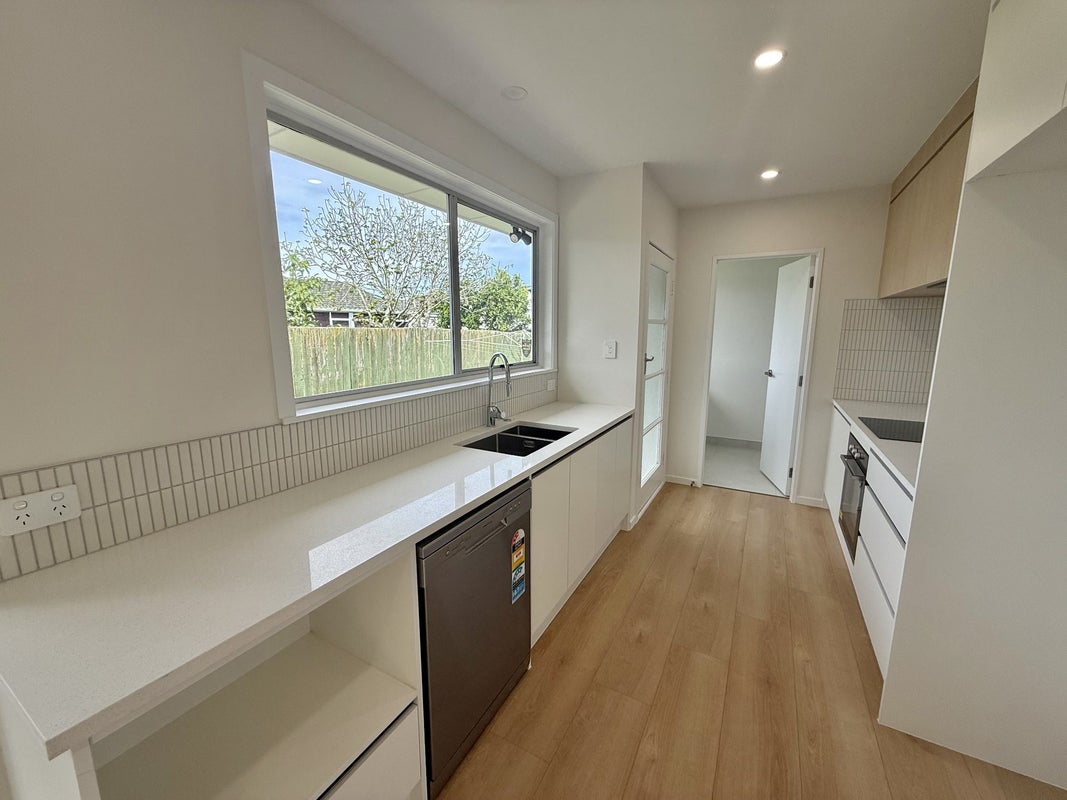 15 Ashcroft Avenue, Mangere Bridge, Auckland - Carousel 2