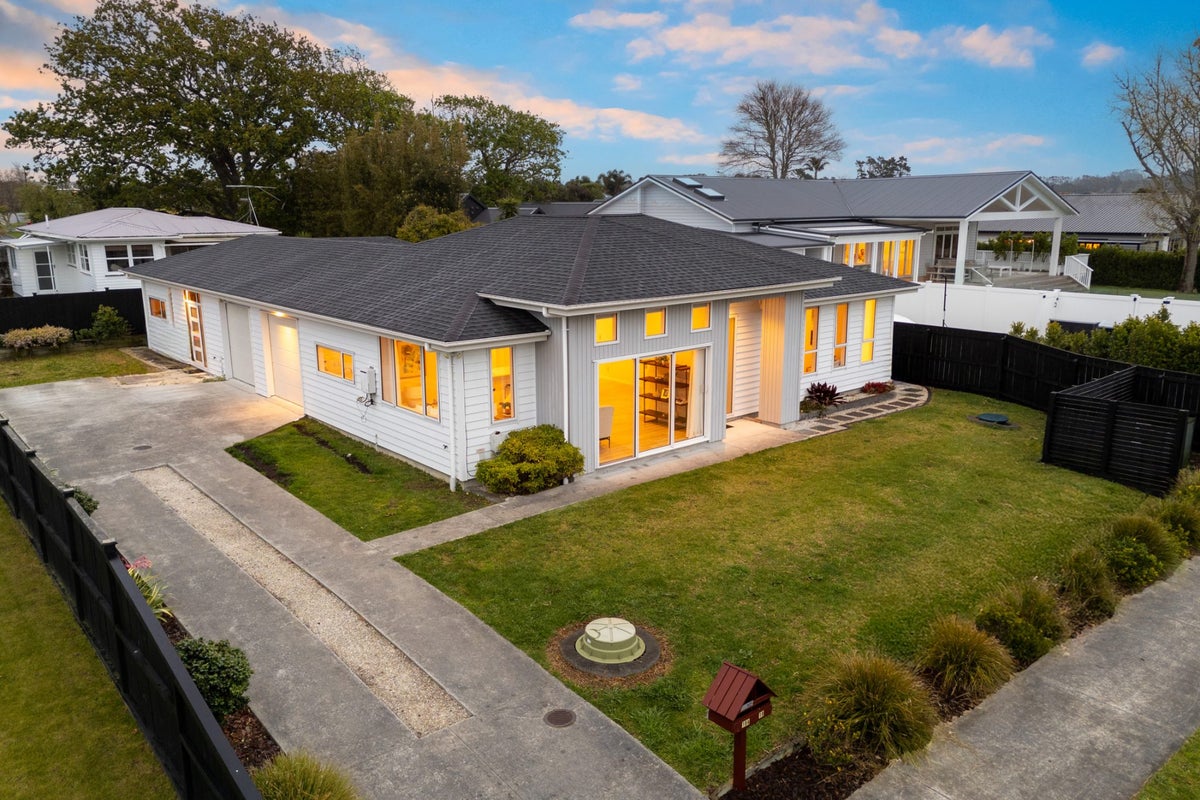 18 Raymond Grace Avenue, Huapai, Kumeu - Carousel 21