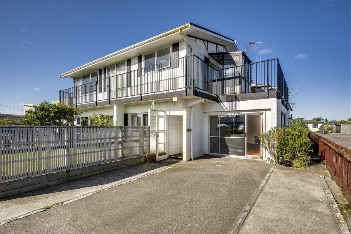 2/8 Lee Road, TARADALE, NAPIER - Carousel 1