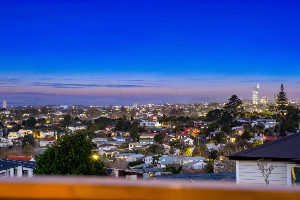 15 Tableau Place, Totara Vale, Auckland - Carousel 2