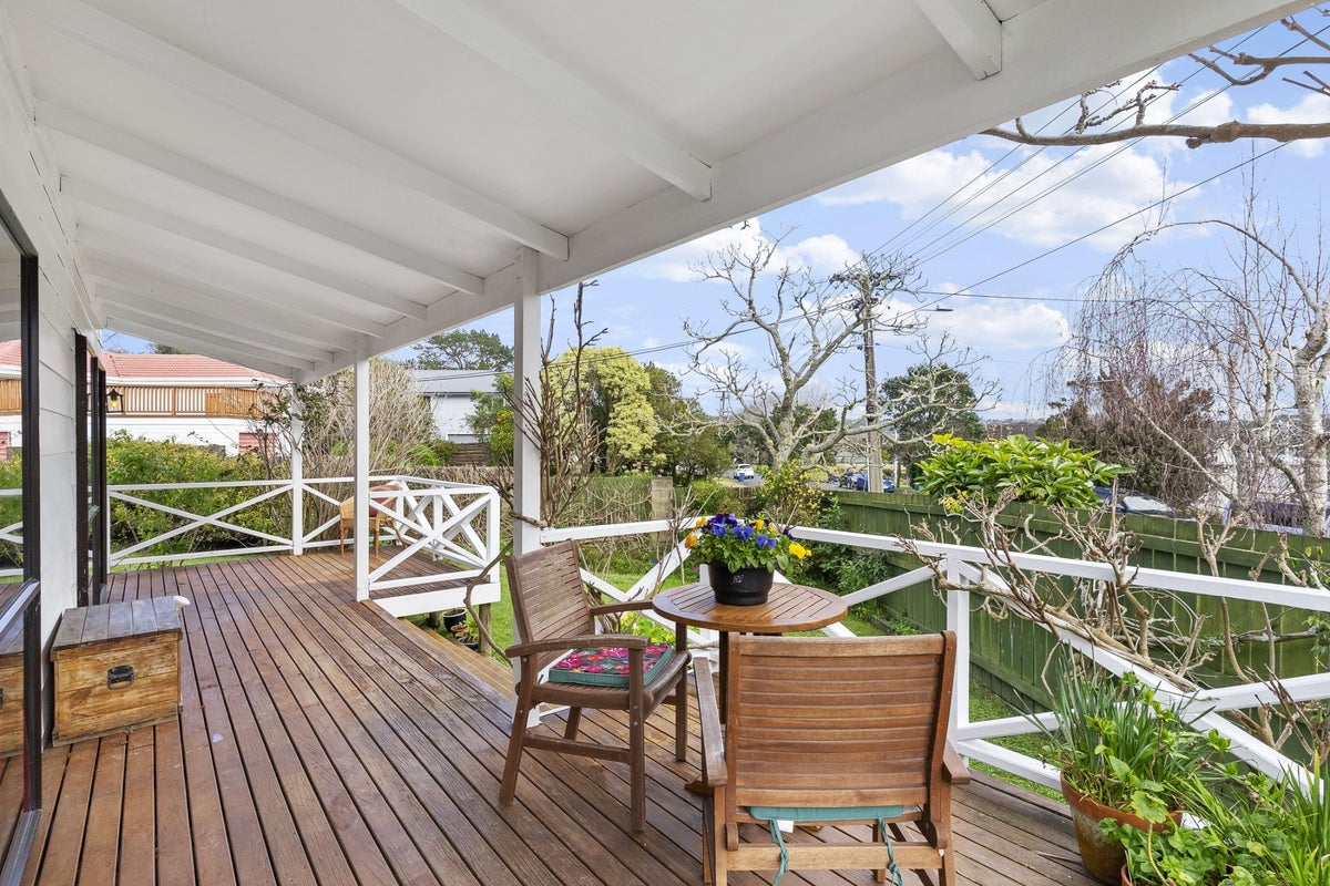 26A Cliff View Drive, Green Bay, Auckland - Carousel 2