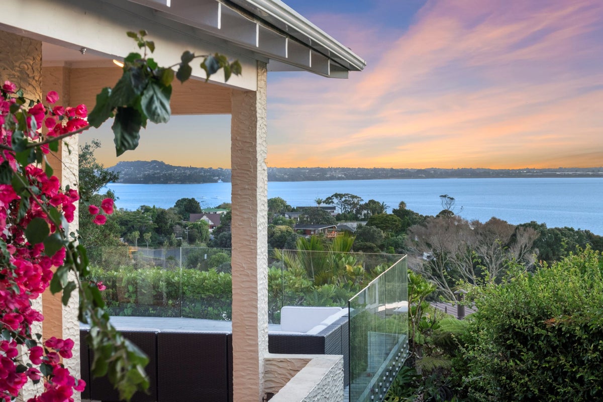 57 Hadfield Street, Beach Haven, Auckland - Carousel 2