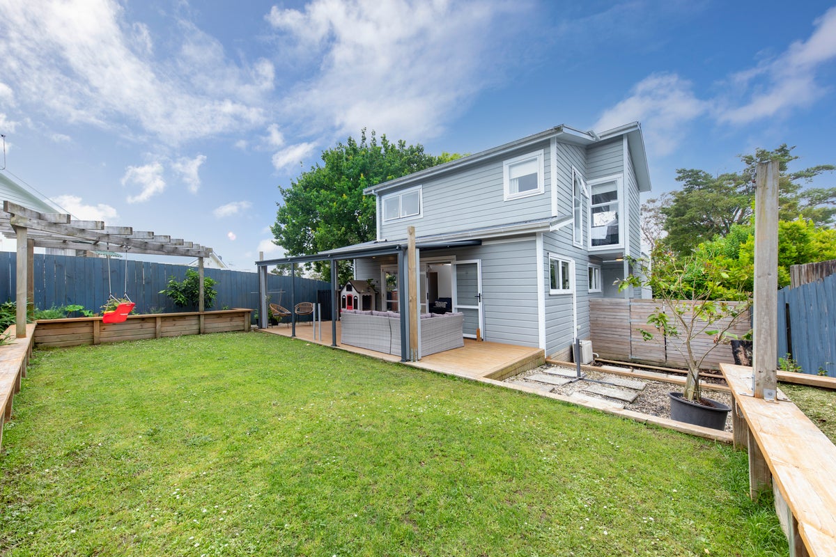 3/32A Clayburn Road, Glen Eden, Auckland - Carousel 1