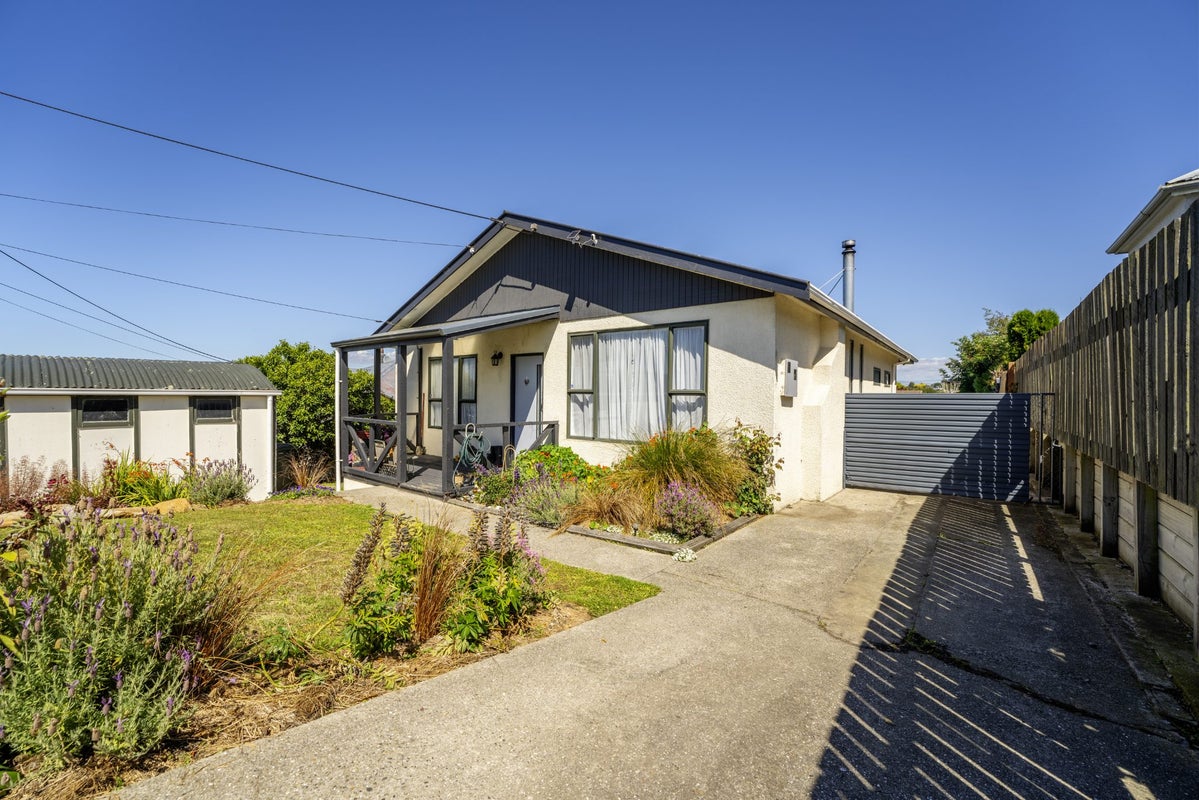 30 Till Street, South Hill, Oamaru - Carousel 1