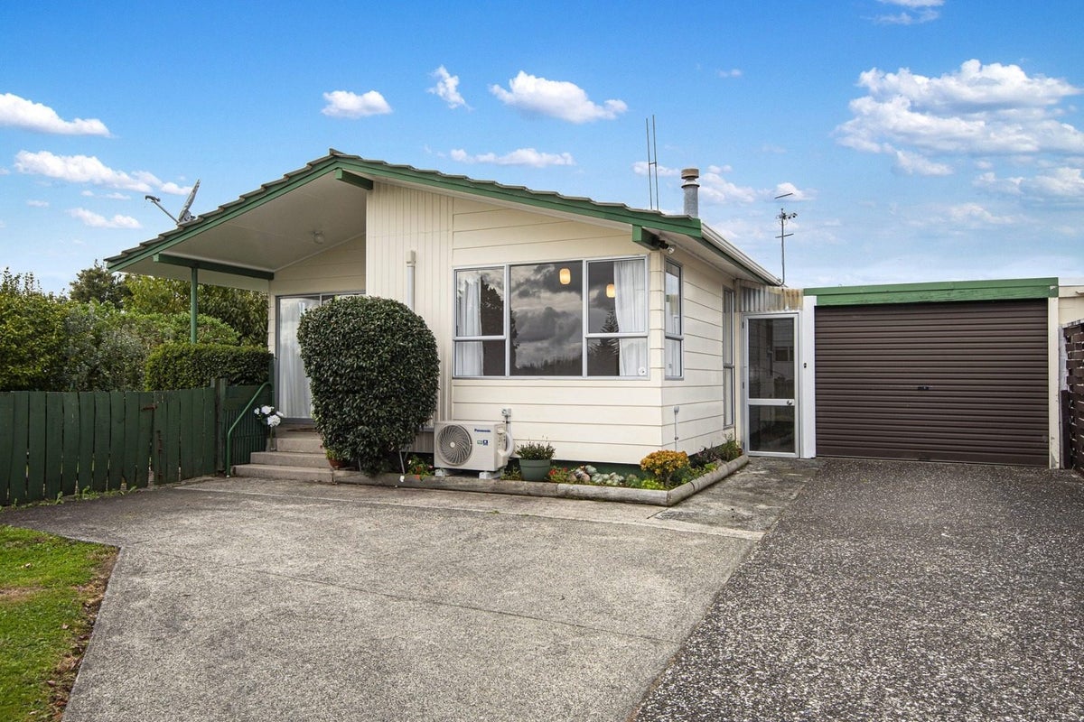 43 Paramount Parade, Tikipunga, Whangarei - Carousel 1