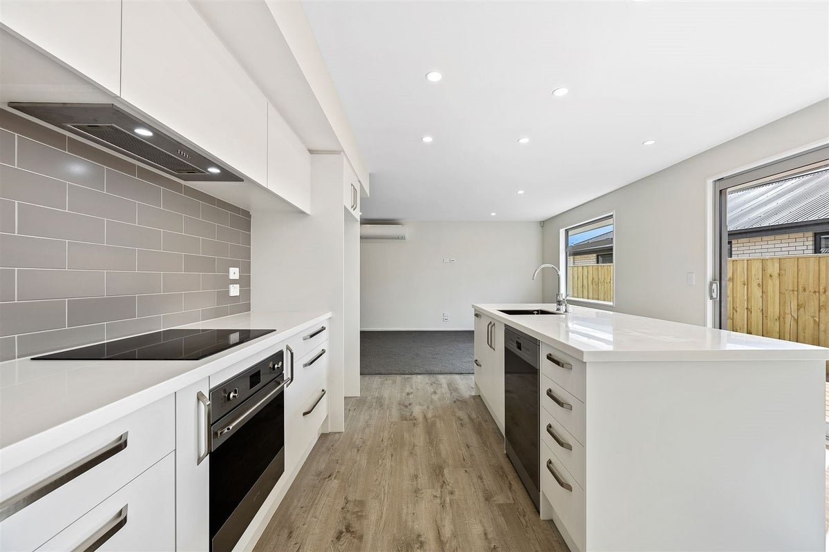 10 Jasmine Street, Woodend, Woodend - Carousel 2