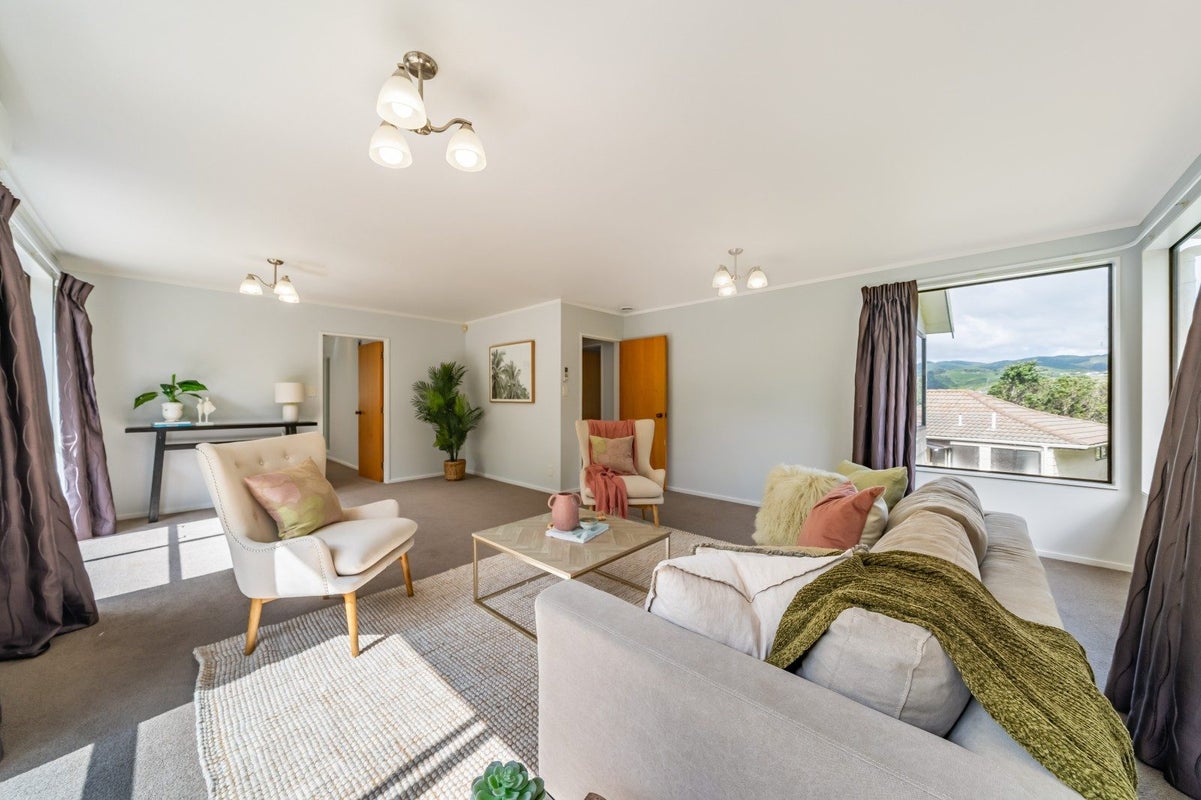 14 Cullen Place, Tawa, Wellington - Carousel 2