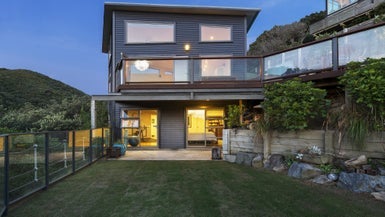 211 Houghton Bay Road, Houghton Bay, Wellington - Carousel 1