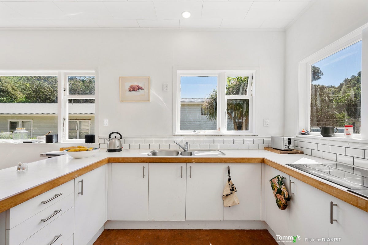 72 Happy Valley Road, Owhiro Bay, Wellington - Carousel 2